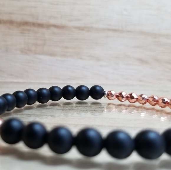 Rose Gold & Black Onyx Gemstone Stretch Bracelet - Picture 4 of 7